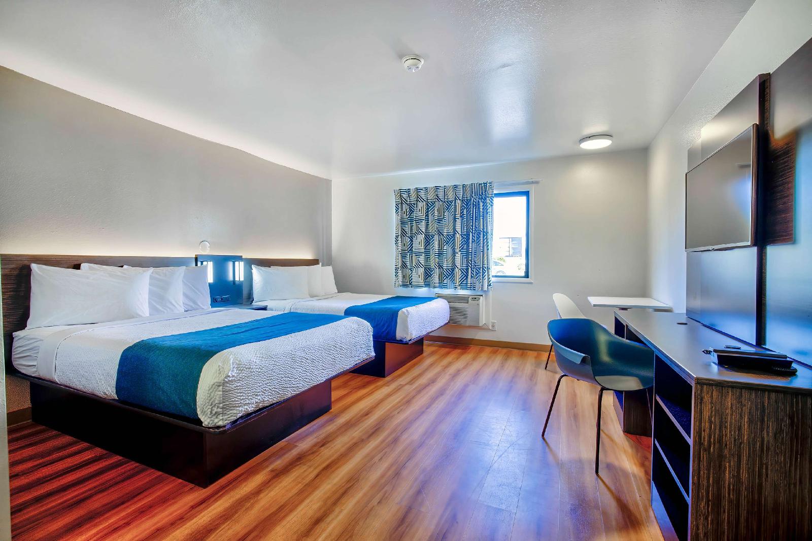 Motel 6 Duluth MN