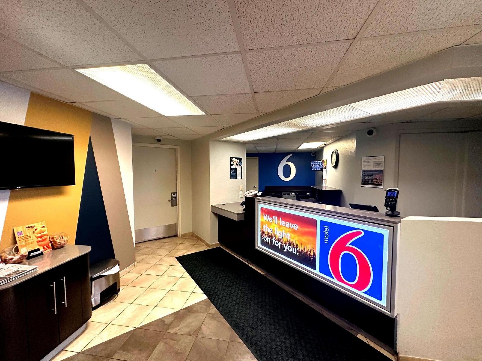 Motel 6 Duluth MN