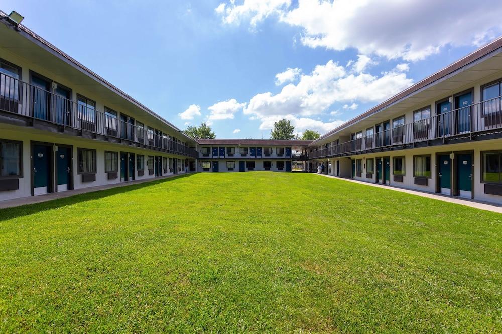 Motel 6 Washington DC Southeast - Camp Springs