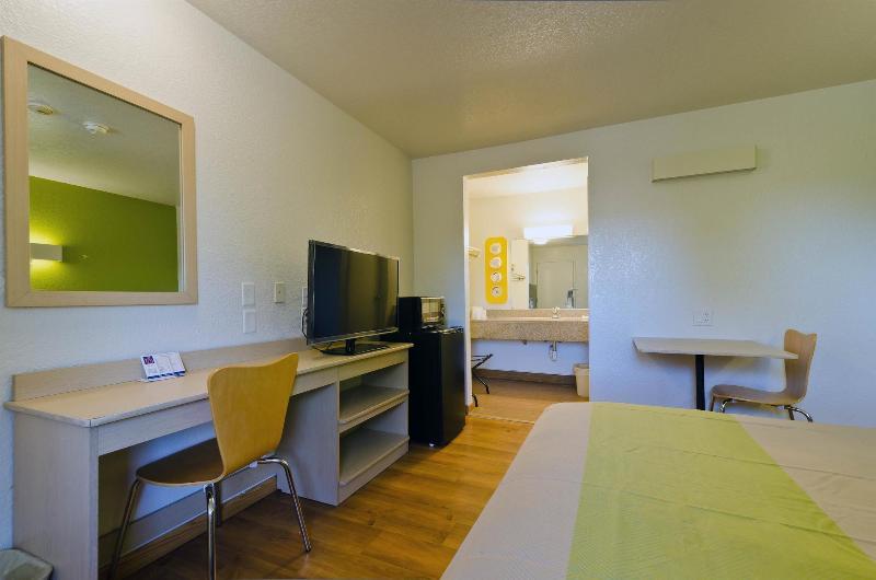 Motel 6 Washington DC Southeast - Camp Springs
