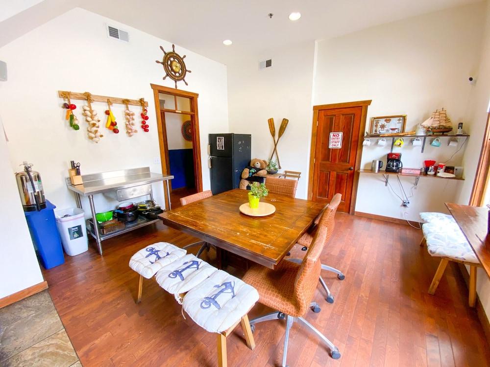 ITH Adventure Hostel San Diego