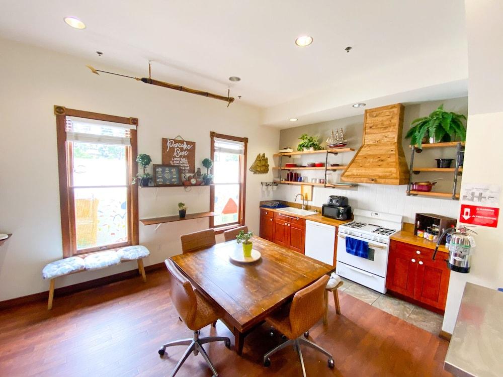 ITH Adventure Hostel San Diego