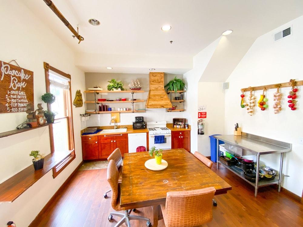 ITH Adventure Hostel San Diego