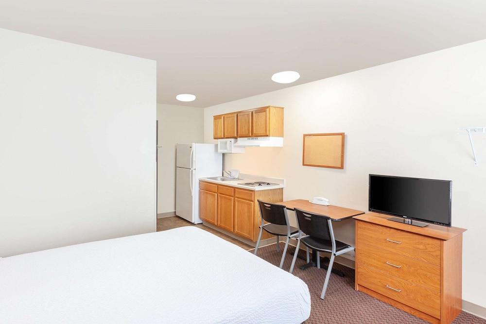 WoodSpring Suites Sioux Falls