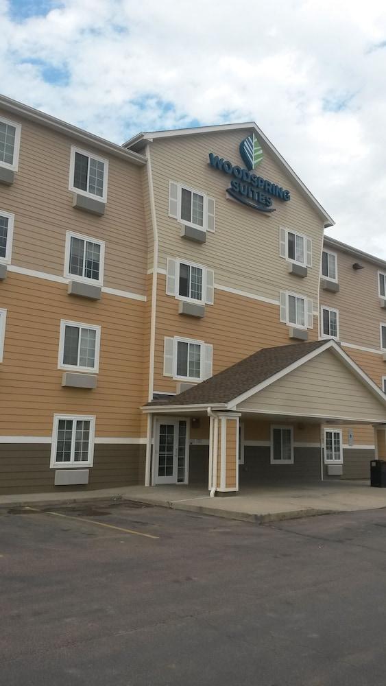 WoodSpring Suites Sioux Falls