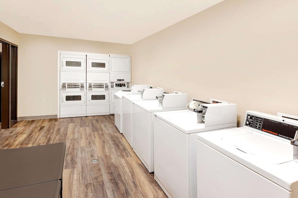 WoodSpring Suites Sioux Falls