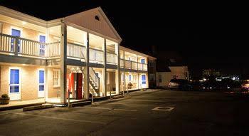 Cape Cod Harbor House Inn