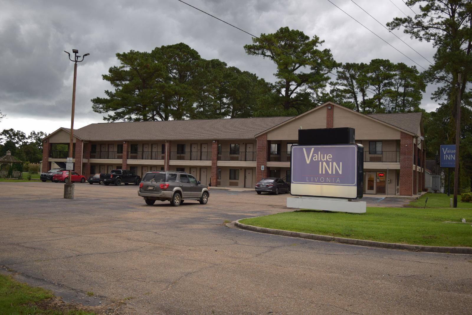 Oak Tree Inn Livonia (West)