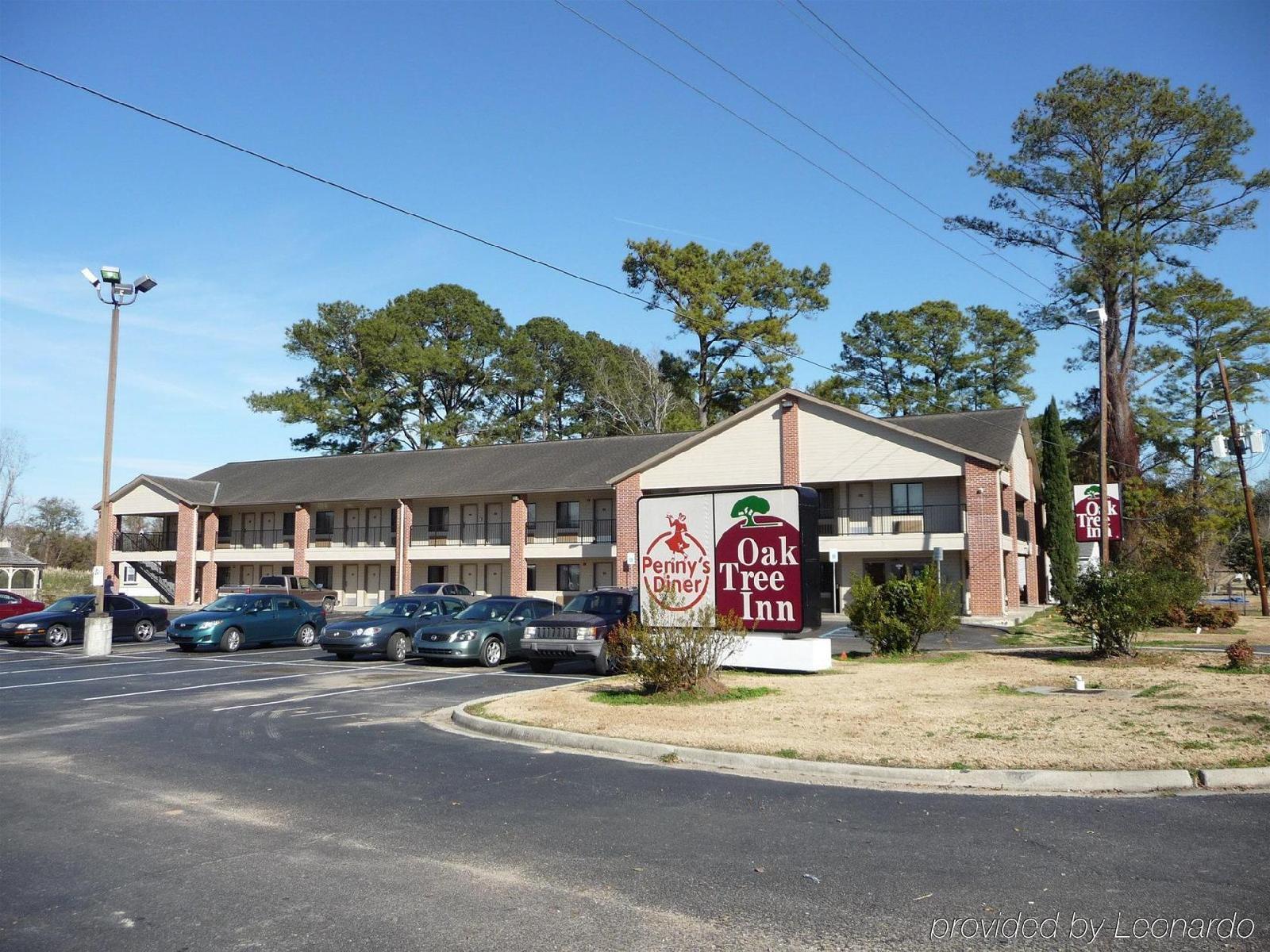 Oak Tree Inn Livonia (West)