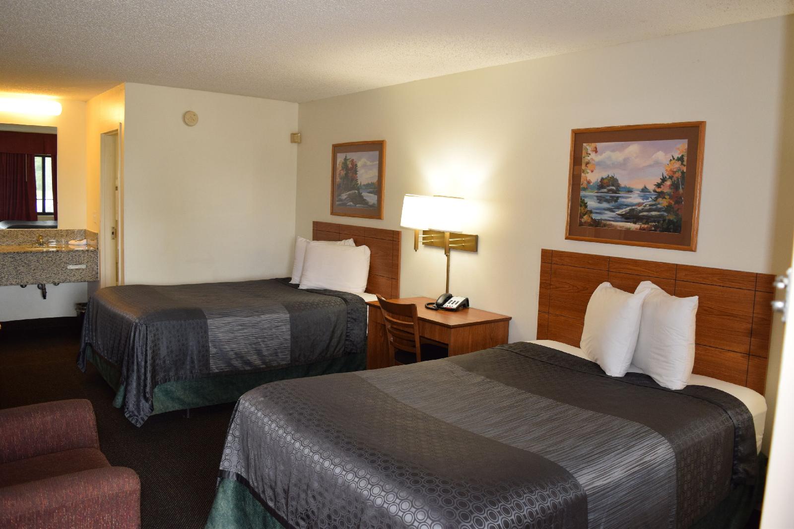 Oak Tree Inn Livonia (West)