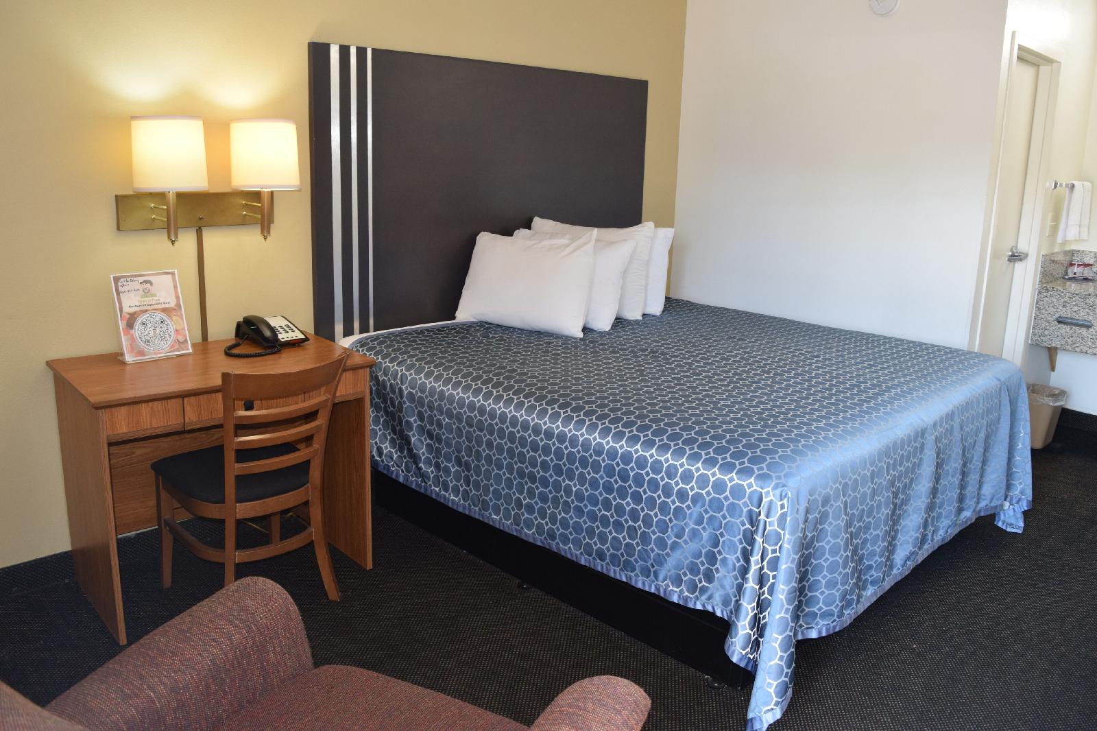 Oak Tree Inn Livonia (West)