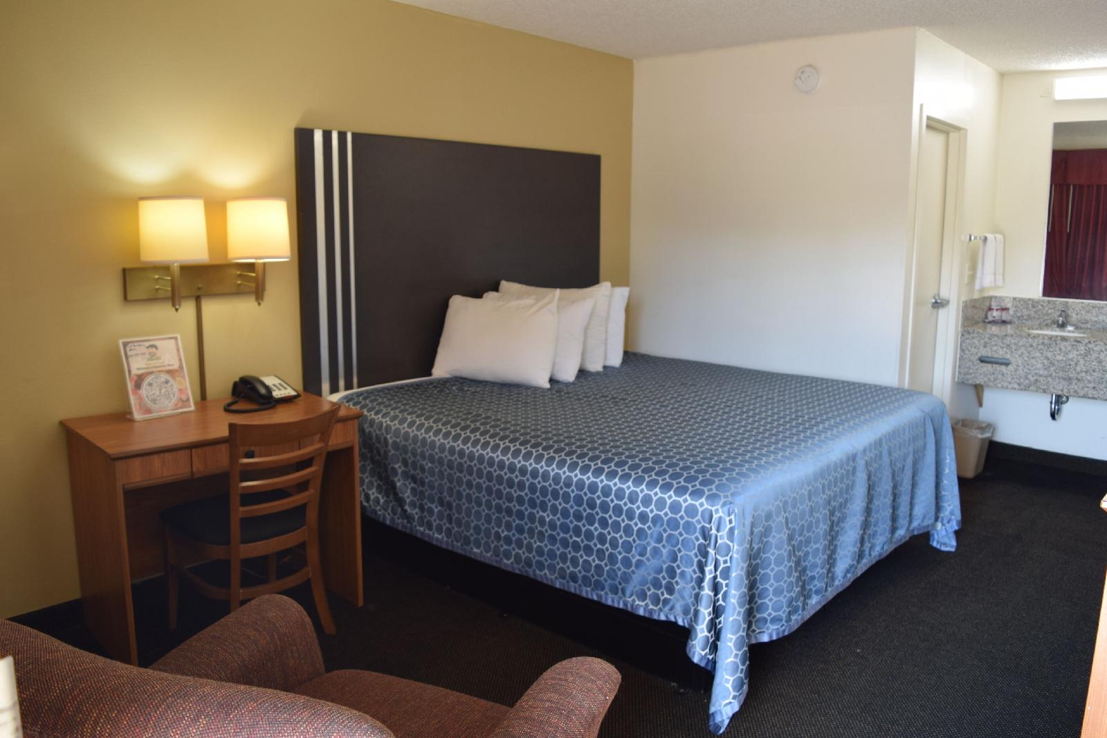 Oak Tree Inn Livonia (West)