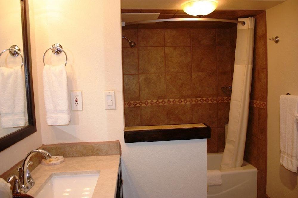 Elephant Butte Inn & Spa