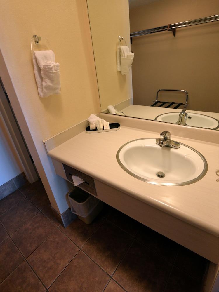 Elephant Butte Inn & Spa