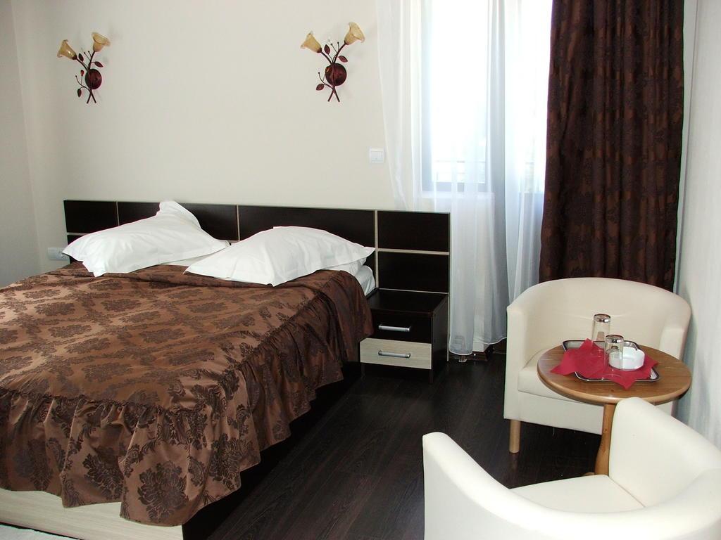 Hotel Piscul Negru