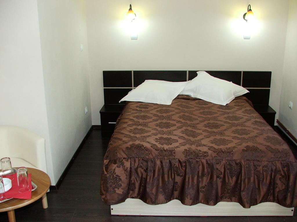 Hotel Piscul Negru