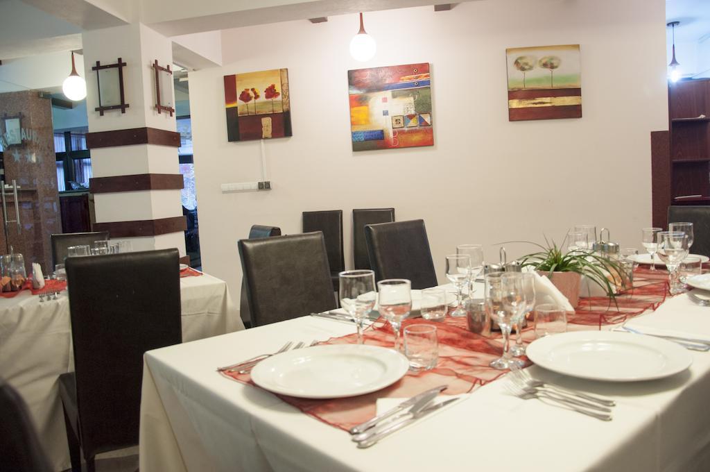 Hotel Piscul Negru