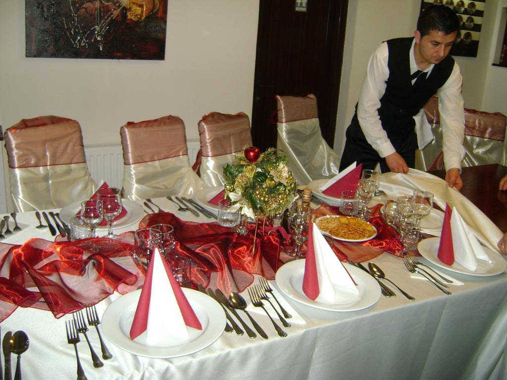 Hotel Piscul Negru