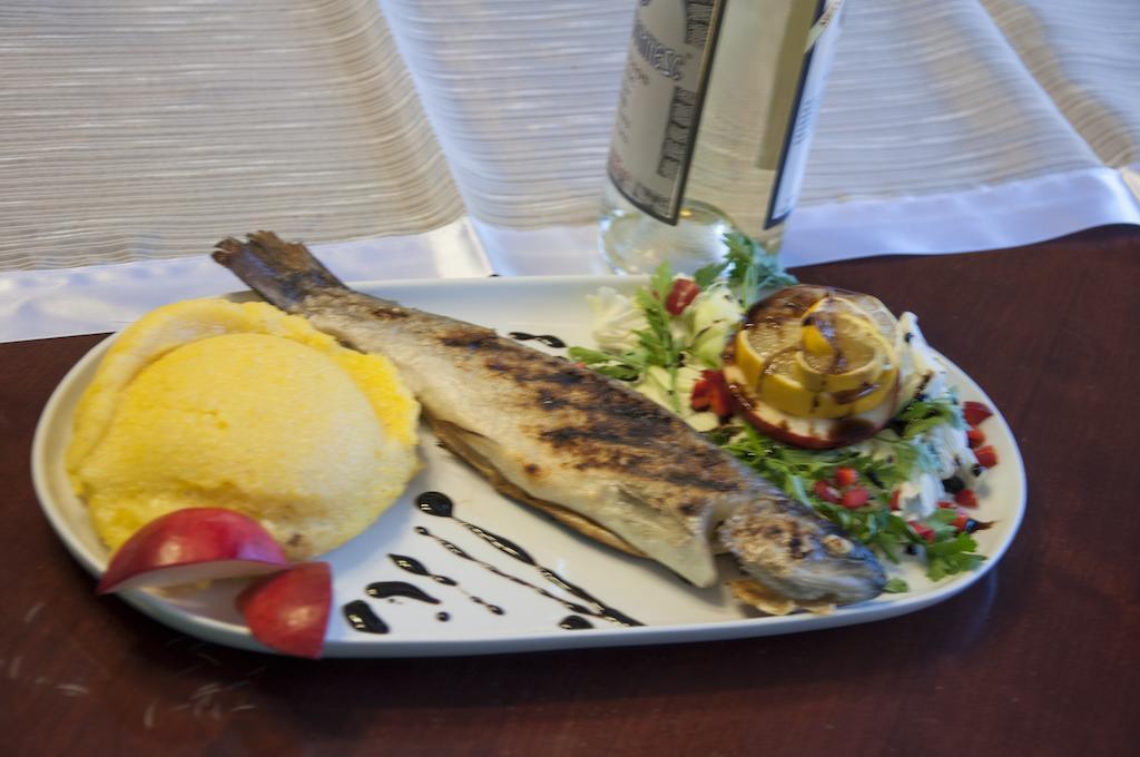 Hotel Piscul Negru