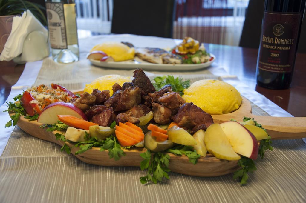 Hotel Piscul Negru