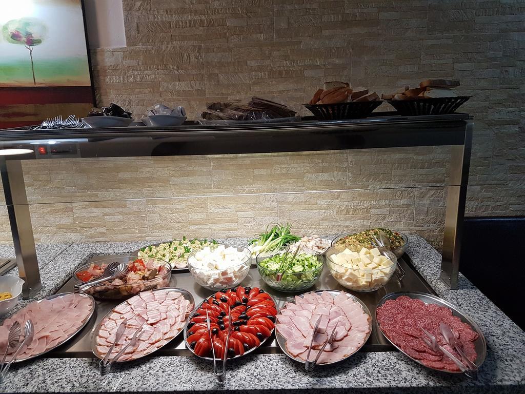 Hotel Piscul Negru