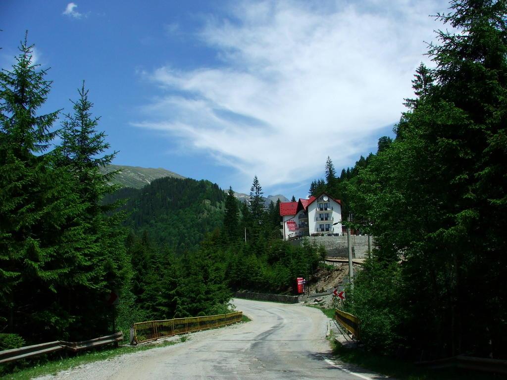Hotel Piscul Negru