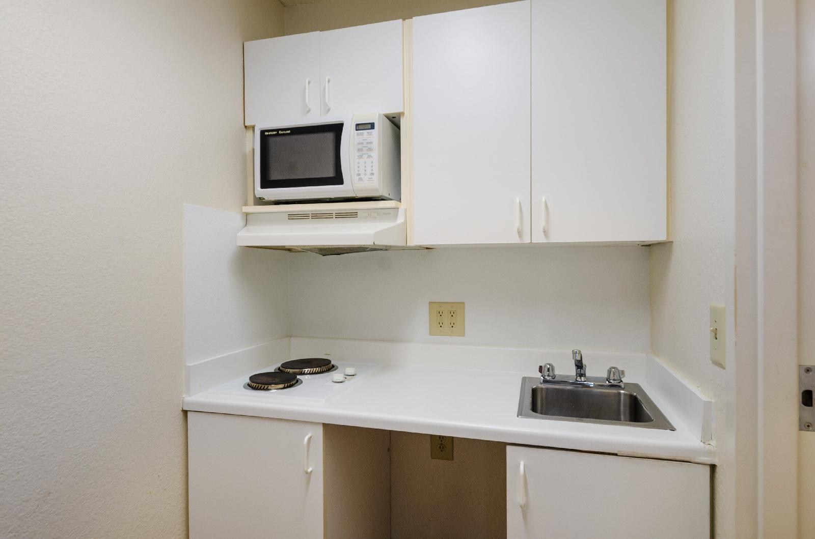 HomeTowne Studios Winston-Salem - University Pkwy