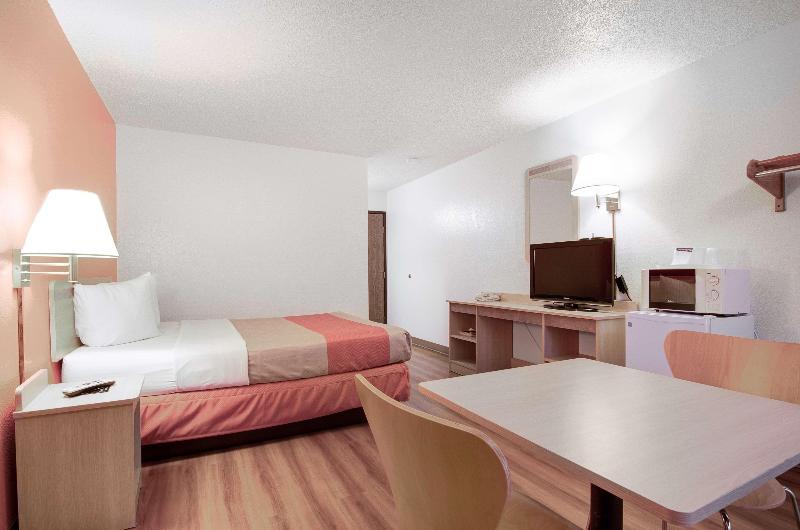 Motel 6 Colby