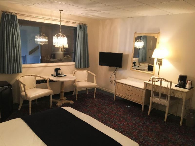 Cedar Motor Inn