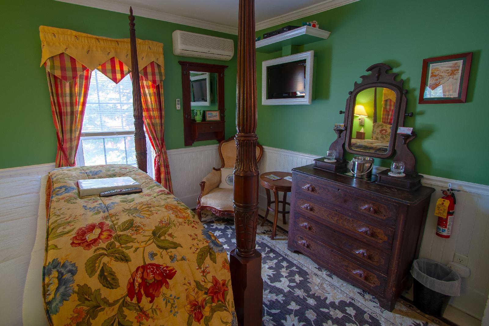 Phineas Swann Bed & Breakfast Country Inn