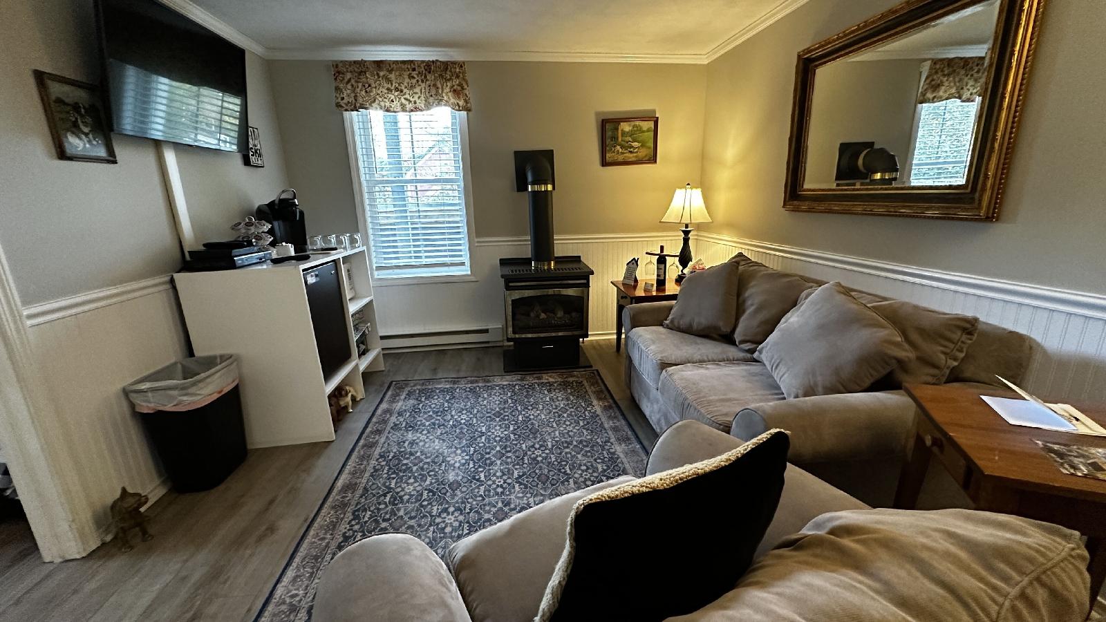 Phineas Swann Bed & Breakfast Country Inn