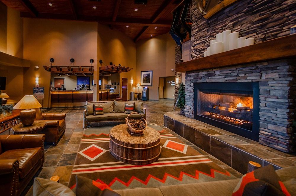 Feather Falls Casino and Lodge