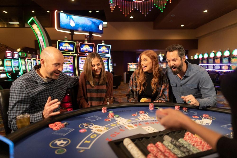 Feather Falls Casino and Lodge