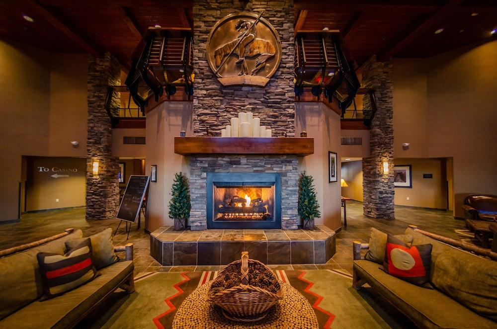 Feather Falls Casino and Lodge