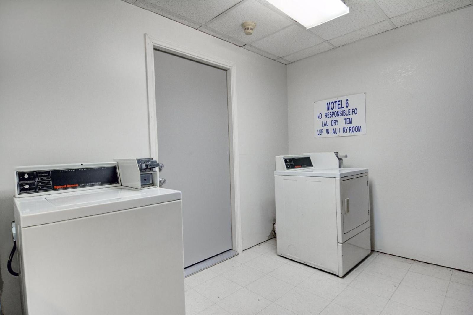 Motel 6 Denison