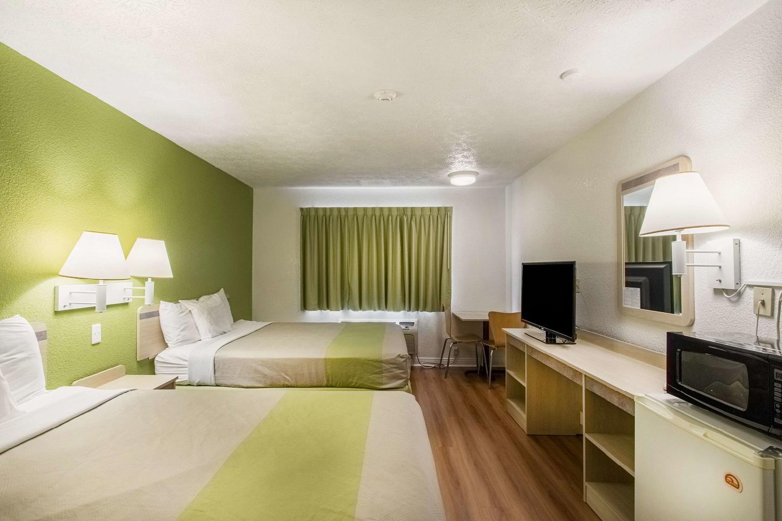Motel 6 Cloverdale