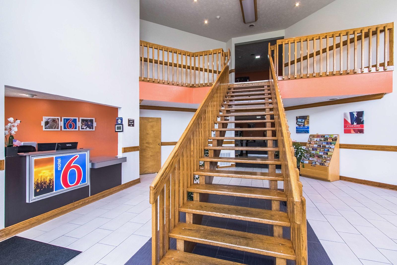 Motel 6 Cloverdale