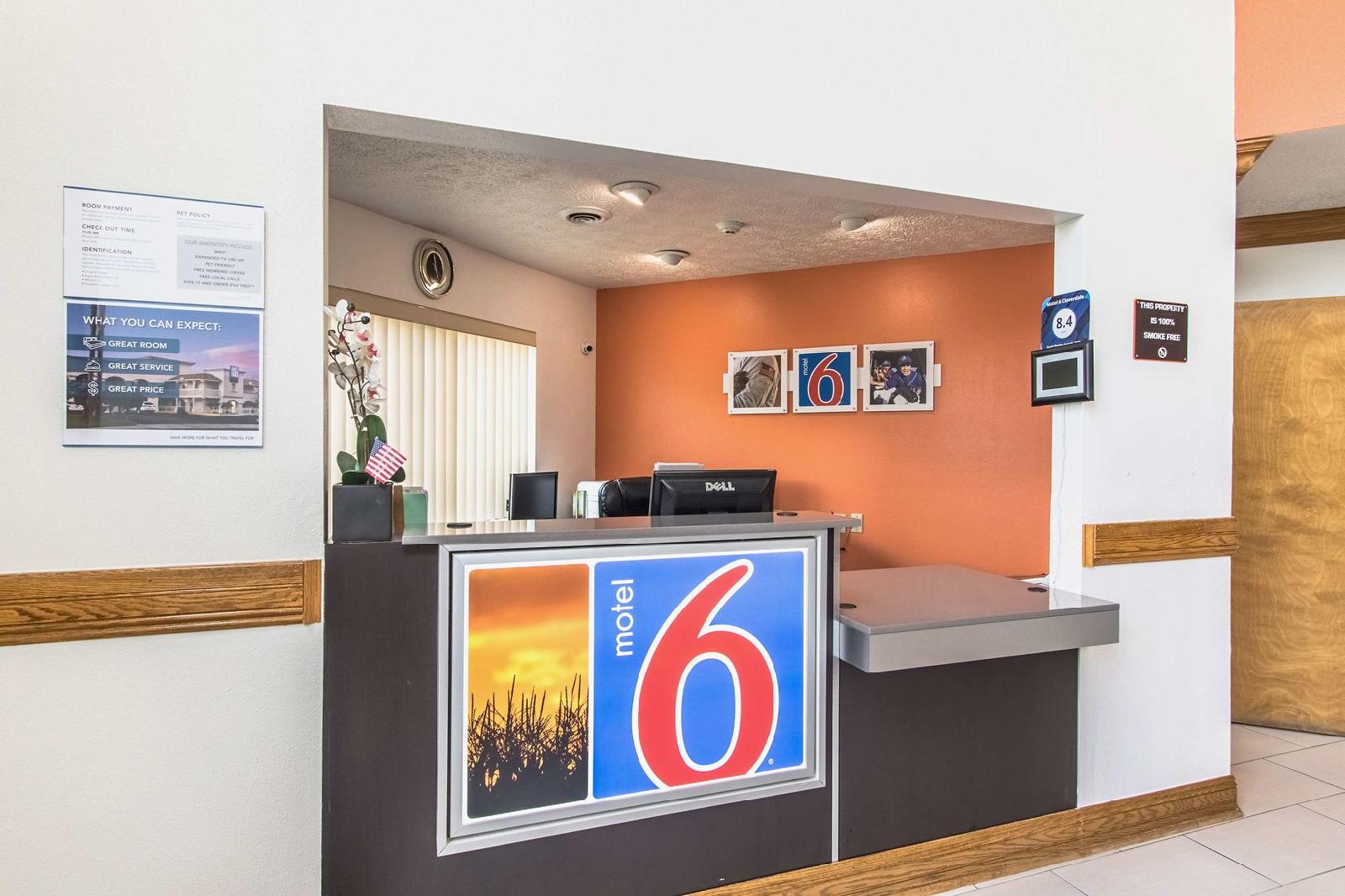 Motel 6 Cloverdale