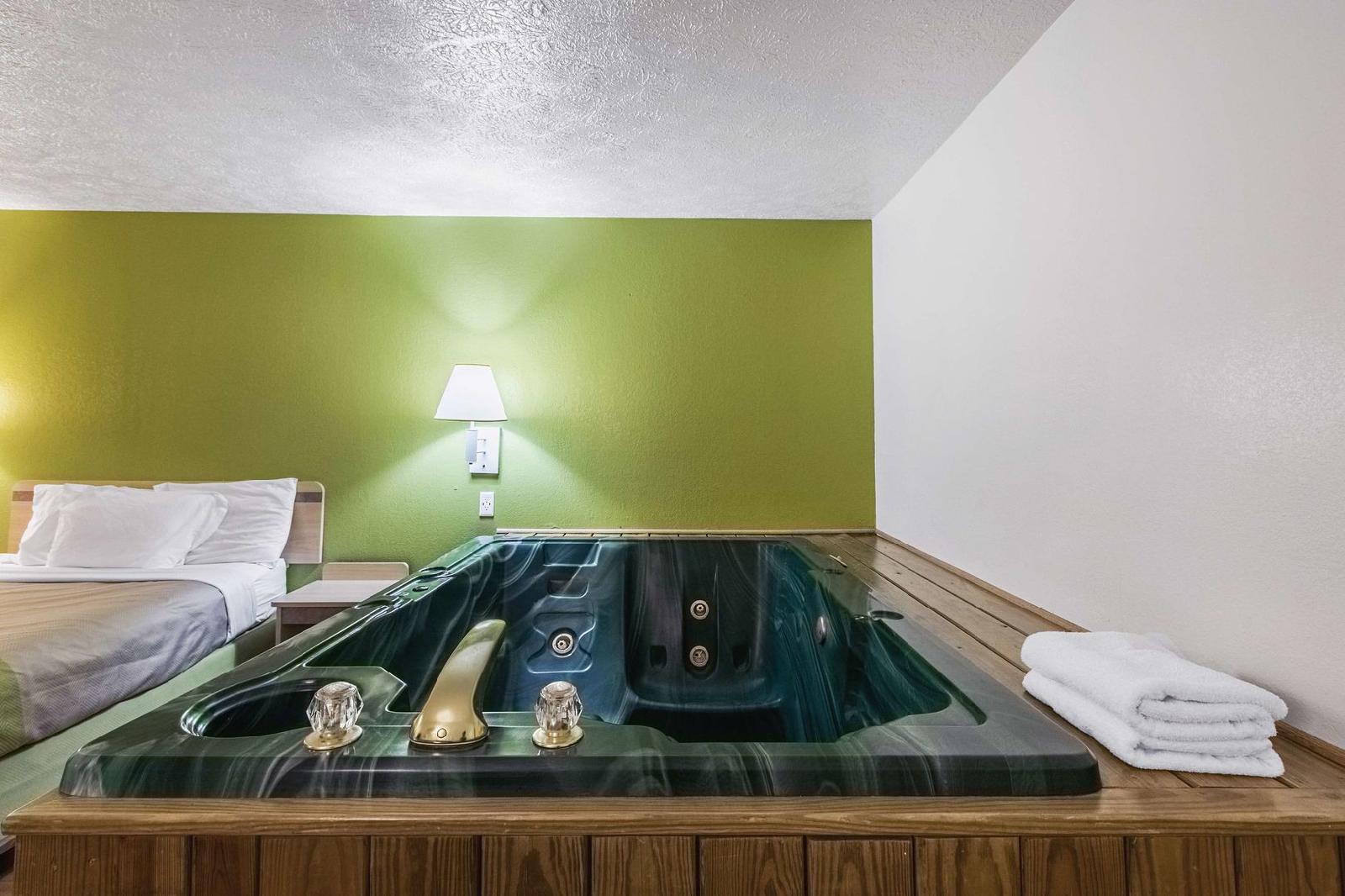 Motel 6 Cloverdale