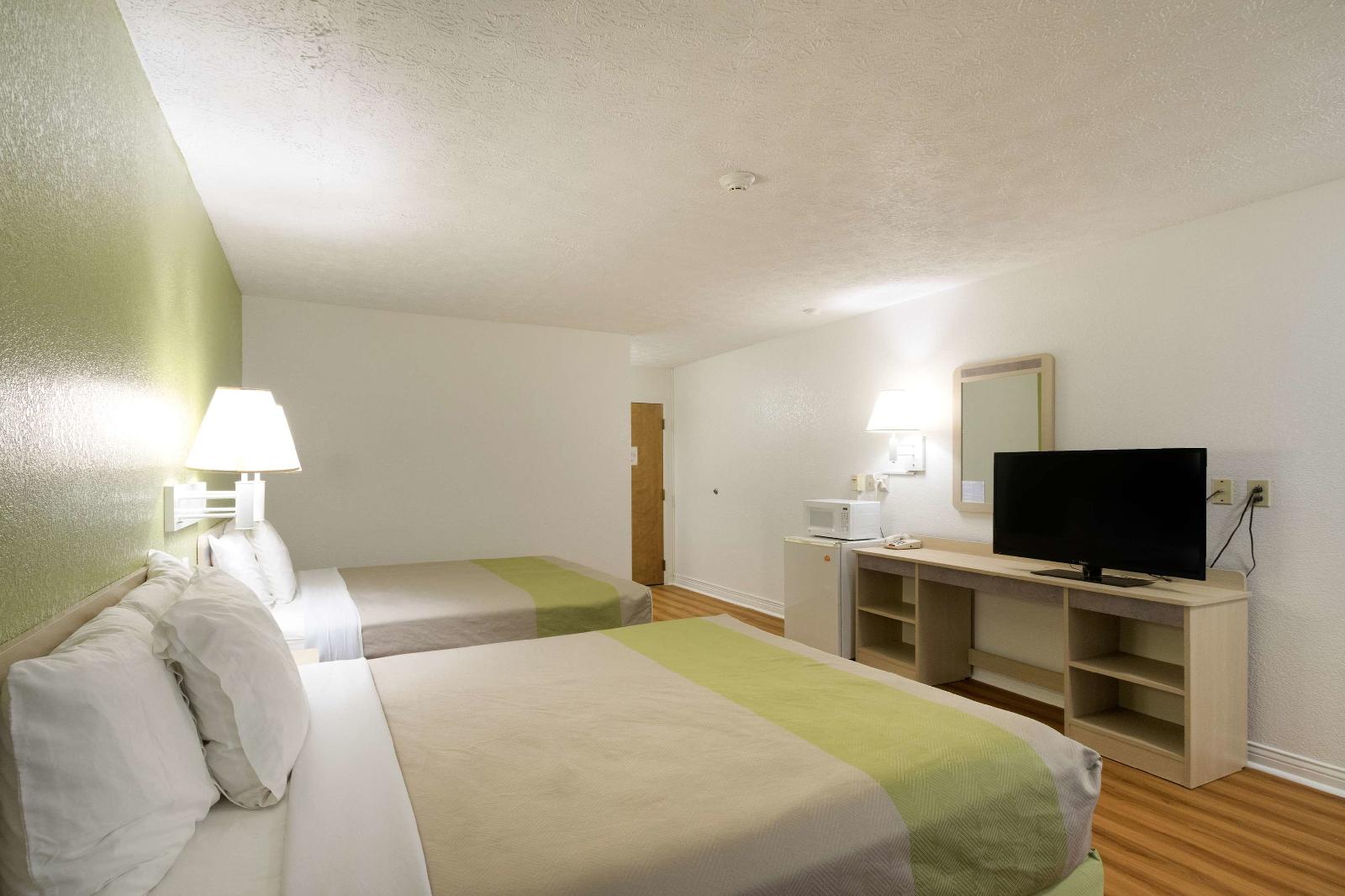 Motel 6 Cloverdale