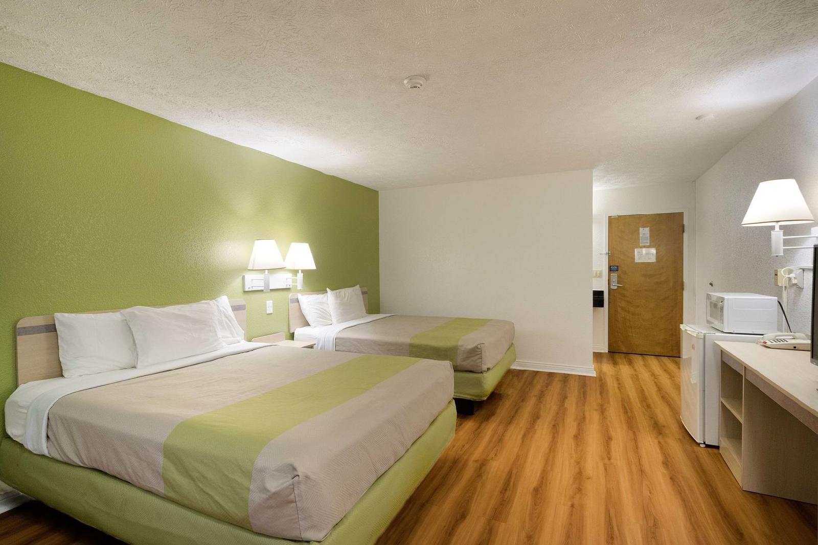 Motel 6 Cloverdale