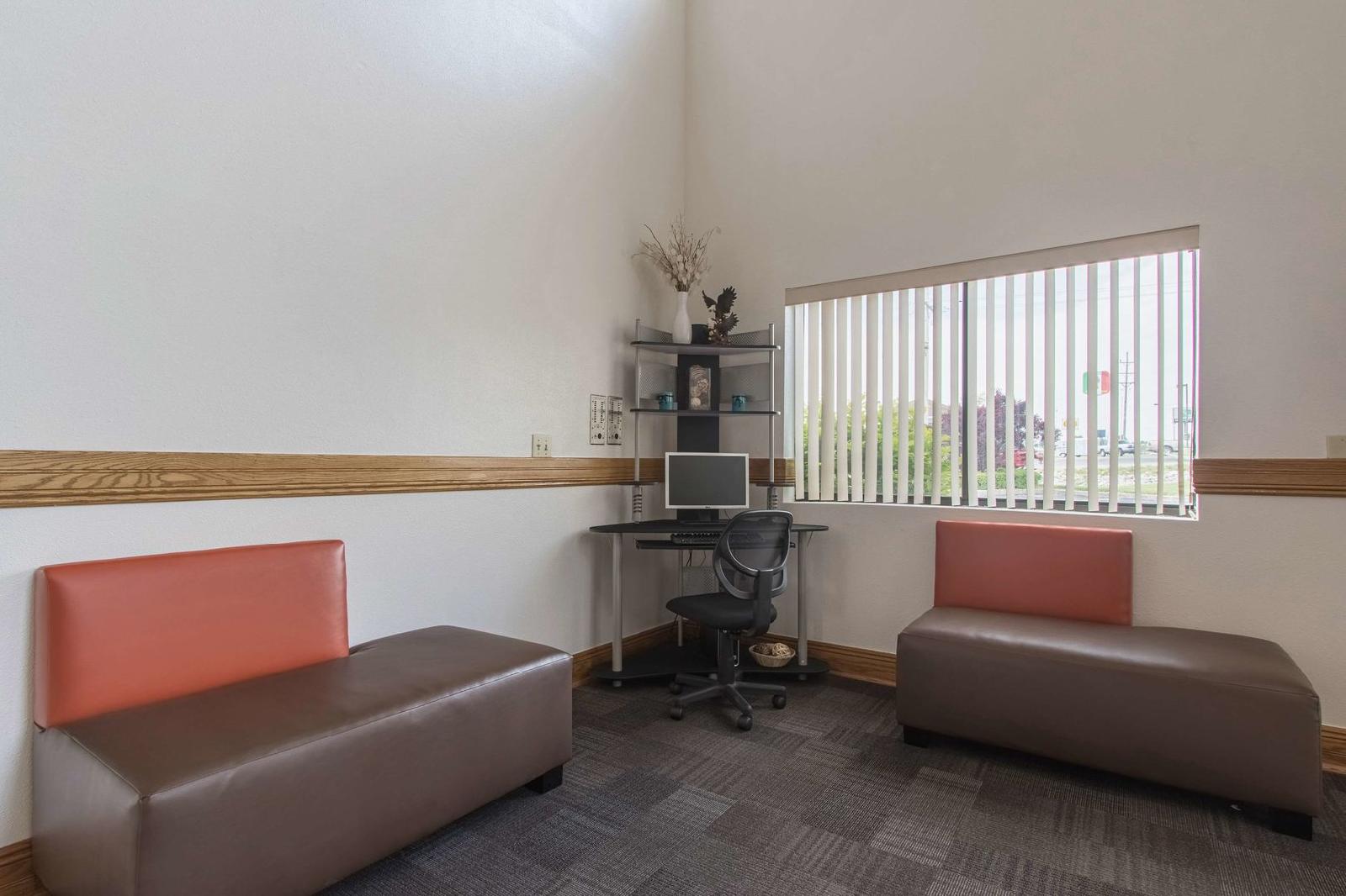 Motel 6 Cloverdale