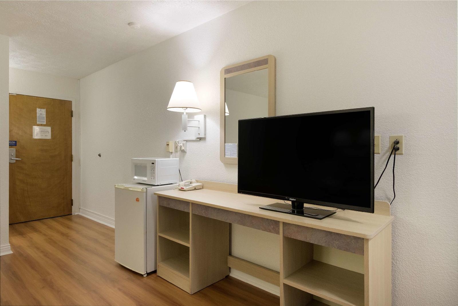 Motel 6 Cloverdale