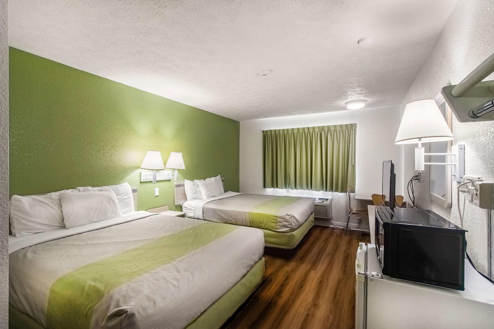 Motel 6 Cloverdale