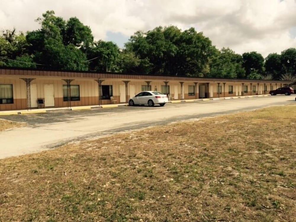 LaBelle Motel