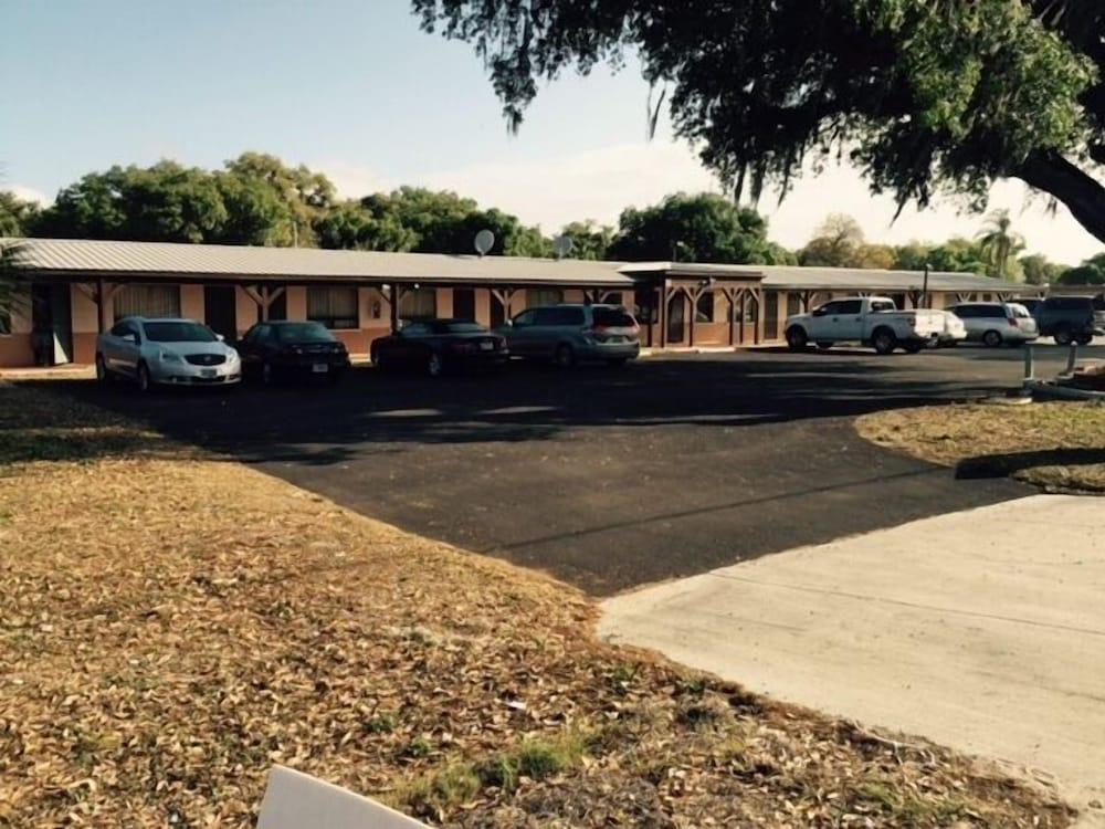 LaBelle Motel