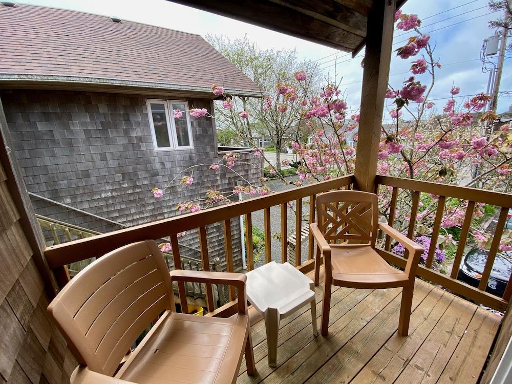 Lighthouse Inn