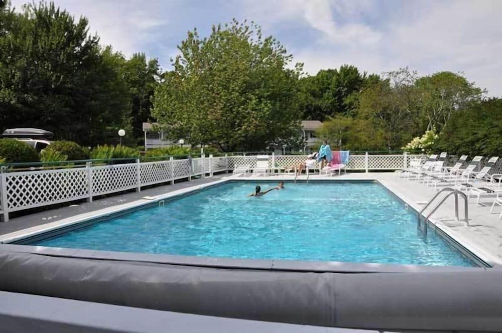 Cedar Crest Inn