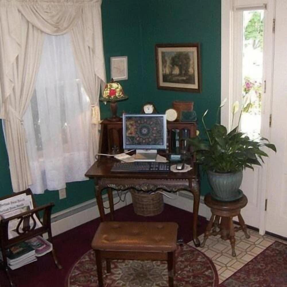 Cedar Crest Inn