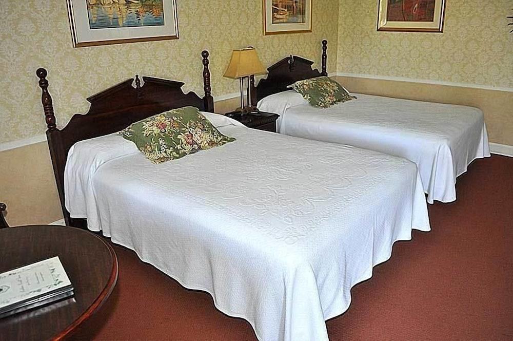 Cedar Crest Inn
